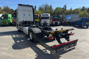 lastwagen_-_actros_1840_4x2_bdf_-_mercedes_303204.jpg