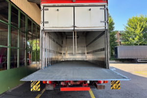 lastwagen_-_actros_1848_-_mercedes_238758.jpg