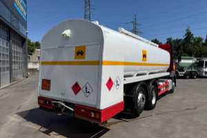 lastwagen_-_actros_2551_6x2_tank_21_600l_-_mercedes_290604.jpg