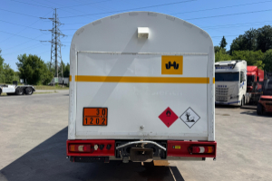 lastwagen_-_actros_2551_6x2_tank_21_600l_-_mercedes_290605.jpg