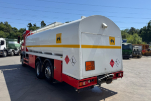 lastwagen_-_actros_2551_6x2_tank_21_600l_-_mercedes_290606.jpg