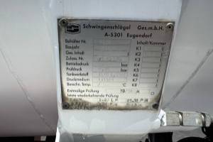 lastwagen_-_actros_2551_6x2_tank_21_600l_-_mercedes_290613.jpg
