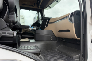 lastwagen_-_actros_25_42_6x2__-_mercedes_291511.jpg