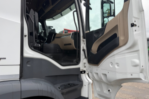 lastwagen_-_actros_25_42_6x2__-_mercedes_291512.jpg