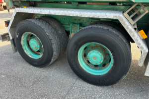lastwagen_-_actros_2640_6x4_hiab_144_kipper__-_mercedes_255191.jpg