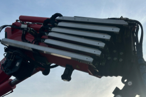 lastwagen_-_actros_3243_8x4_fassi_f600_jip_seilwinde_-_mercedes_248471.jpg