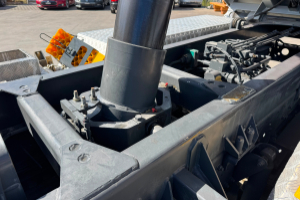 lastwagen_-_actros_3244_8x4_meiller_bordmatik_-_mercedes_296219.jpg