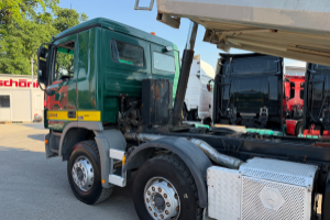 lastwagen_-_actros_3244_8x4_rueckwaertskipper_-_mercedes_295253.jpg