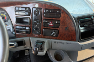 lastwagen_-_actros_3244_8x4_rueckwaertskipper_-_mercedes_295255.jpg