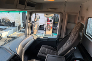 lastwagen_-_actros_3244_8x4_rueckwaertskipper_-_mercedes_295258.jpg