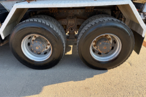 lastwagen_-_actros_3244_8x4_rueckwaertskipper_-_mercedes_295262.jpg
