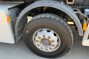 lastwagen_-_actros_3244_8x4_rueckwaertskipper_-_mercedes_295265.jpg