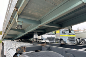 lastwagen_-_actros_3246_8x4_wechselsistem_kipper__-_mercedes_202927.jpg