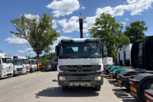 lastwagen_-_actros_3248_8x4_abroller__-_mercedes_293400.jpg
