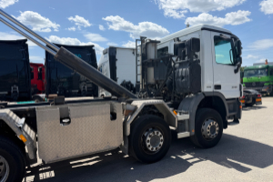 lastwagen_-_actros_3248_8x4_abroller__-_mercedes_293402.jpg