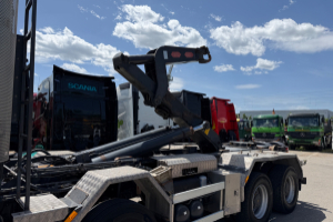 lastwagen_-_actros_3248_8x4_abroller__-_mercedes_293408.jpg