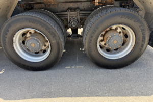 lastwagen_-_actros_3248_8x4_abroller__-_mercedes_293411.jpg
