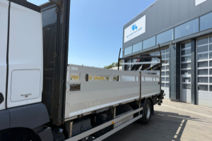 lastwagen_-_antos_1836_4x2_hiab_122-4__-_mercedes_297969.jpg