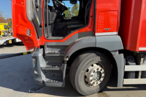 lastwagen_-_antos_2540_6x2__engine_defect__-_mercedes_258065.jpg