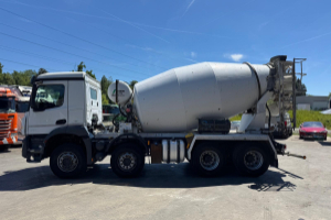 lastwagen_-_arcos_3240_8x4_stetter_9m3_-_mercedes_295009.jpg