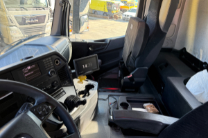 lastwagen_-_arocs_3242_8x4_hiab_166-4_-_mercedes_256888.jpg