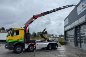 lastwagen_-_arocs_3248_8x4_fassi_315-7_mit_hiab_21t_-_mercedes_251120.jpg