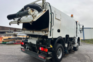 lastwagen_-_atego_1823_4x4_faun_7m3__-_mercedes_253757.jpg