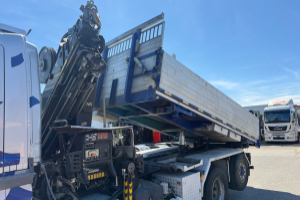 lastwagen_-_atego_25_43_hiab211_3-seitenkipper_-_mercedes_296099.jpg