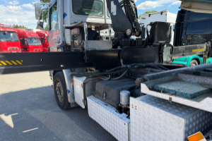 lastwagen_-_atego_25_43_hiab211_3-seitenkipper_-_mercedes_296100.jpg