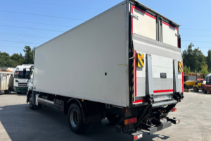 lastwagen_-_axor_1833_4x2_carrier_supra_850_tiefkuehler_-_mercedes_246131.jpg