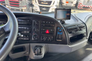 lastwagen_-_benz_actros_2641_kipper___kran__-_mercedes_251056.jpg