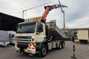 lastwagen_-_cf_85_460_6x2_4_hydrodrive_ginaf_kipper_kran_-_daf_305929.jpg