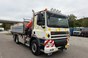 lastwagen_-_cf_85_460_6x2_4_hydrodrive_ginaf_kipper_kran_-_daf_305933.jpg