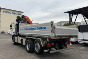 lastwagen_-_cf_85_460_6x2_4_hydrodrive_ginaf_kipper_kran_-_daf_305938.jpg
