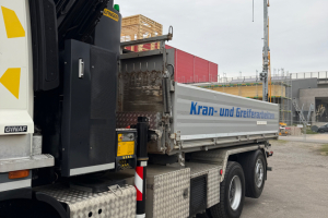 lastwagen_-_cf_85_460_6x2_4_hydrodrive_ginaf_kipper_kran_-_daf_305940.jpg