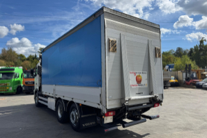 lastwagen_-_fh-460_6x2_hmf2420-7_-_volvo_303020.jpg