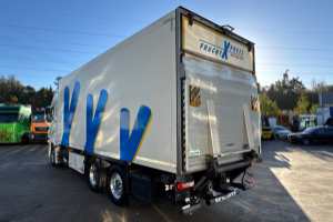 lastwagen_-_fh-460_6x2_mitsubishi_frigo_-_volvo_305902.jpg