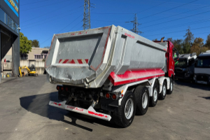 lastwagen_-_fh-500_10x4_schwarzmueller_19m3_-_volvo_306507.jpg