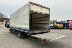 lastwagen_-_fl_210_4x2_blacheund_hebebuehne_-_volvo_209309.jpg