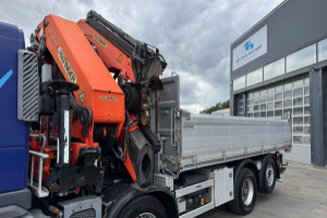 lastwagen_-_fm-460_8x2_palfinger_pk44002_flyjib_und_seilwinde_-_volvo_251606.jpg