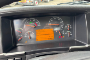 lastwagen_-_fm-460_8x2_palfinger_pk44002_flyjib_und_seilwinde_-_volvo_251617.jpg