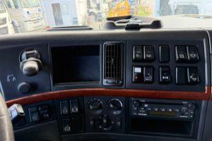 lastwagen_-_fm_480_szm_8x2_fassi_1100_flyjip_troil__-_volvo_304231.jpg