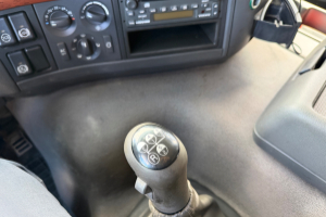 lastwagen_-_fm_480_szm_8x2_fassi_1100_flyjip_troil__-_volvo_304232.jpg