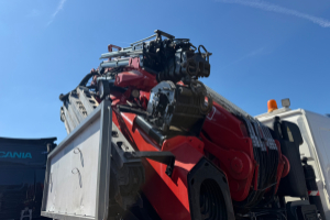 lastwagen_-_fm_480_szm_8x2_fassi_1100_flyjip_troil__-_volvo_304233.jpg