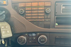 lastwagen_-_fmx-540_10x4r_-_volvo_254031.jpg