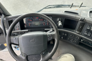 lastwagen_-_fmx_420_8x4__-_volvo_174055.jpg