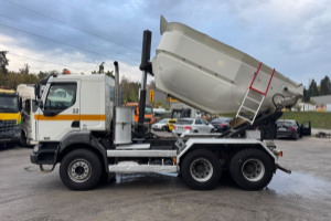 lastwagen_-_kerax_420_6x4_-_renault_307053.jpg