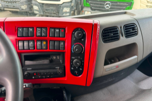 lastwagen_-_kerax_520_8x4_stahlkipper_2_seiten_-_renault_295380.jpg