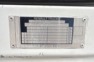 lastwagen_-_lander_8x2_retarder_lift-undlenkachse_-_renault_257861.jpg