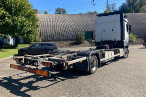lastwagen_-_mercedes_actros_1842_containerchassis__ab_mfk__ab_service_-_mercedes_253099.jpg